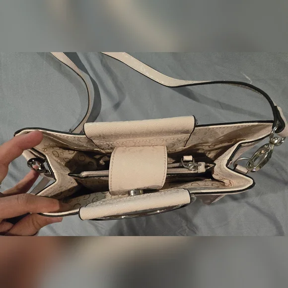 Guess Medium Satchel Purse - Picture 2 of 11